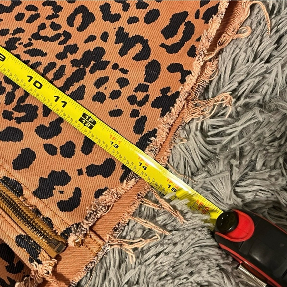 Free People We The Free Women's Leopard Print Denim Zip Up Mini Skirt 26 NWT - Picture 10 of 12